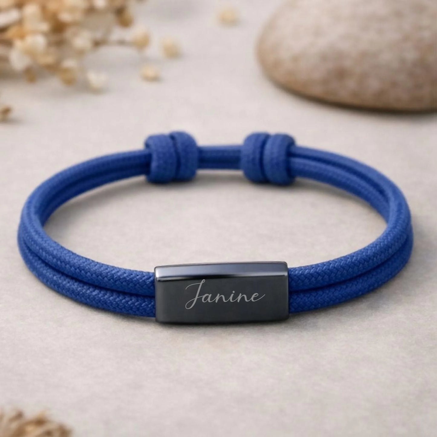 Personalisierbares Armband mit Namen aus Segeltau mit Gravur, zusätzliche Produktansicht