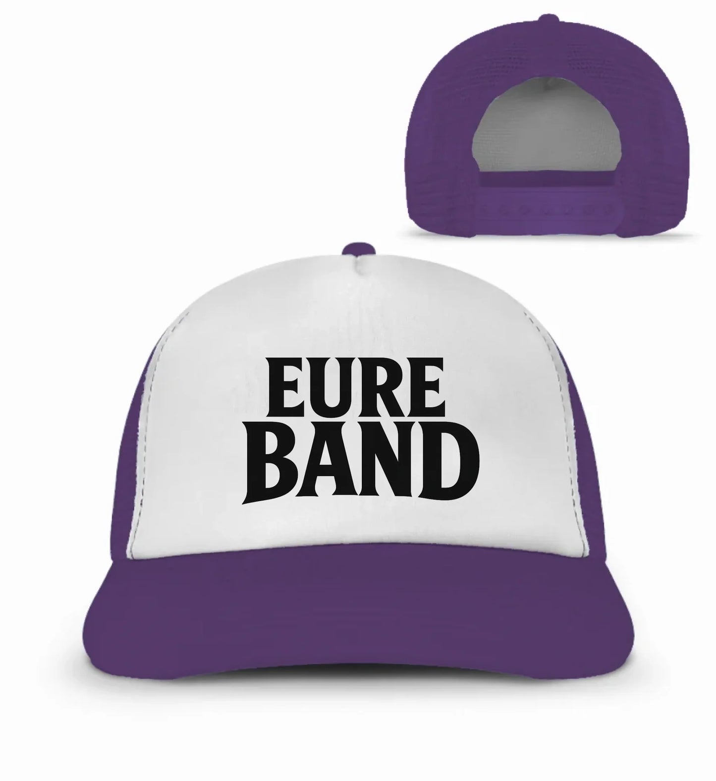 Basecap in lila und Weiß mit dem Aufdruck ‚Eure Band‘ auf der Vorderseite. Der Schriftzug kann individuell mit dem eigenen Bandnamen gestaltet werden.