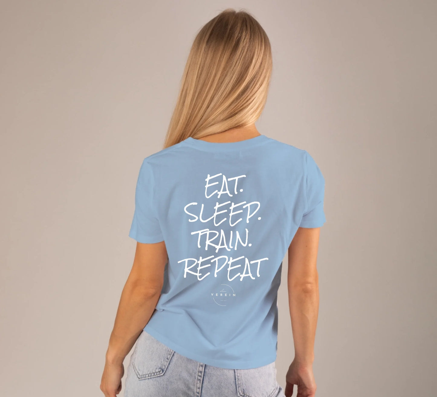 tshirt-frau-hinten-hellblau