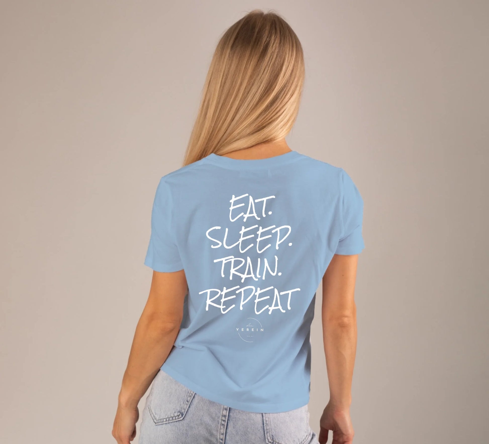 tshirt-frau-hinten-hellblau