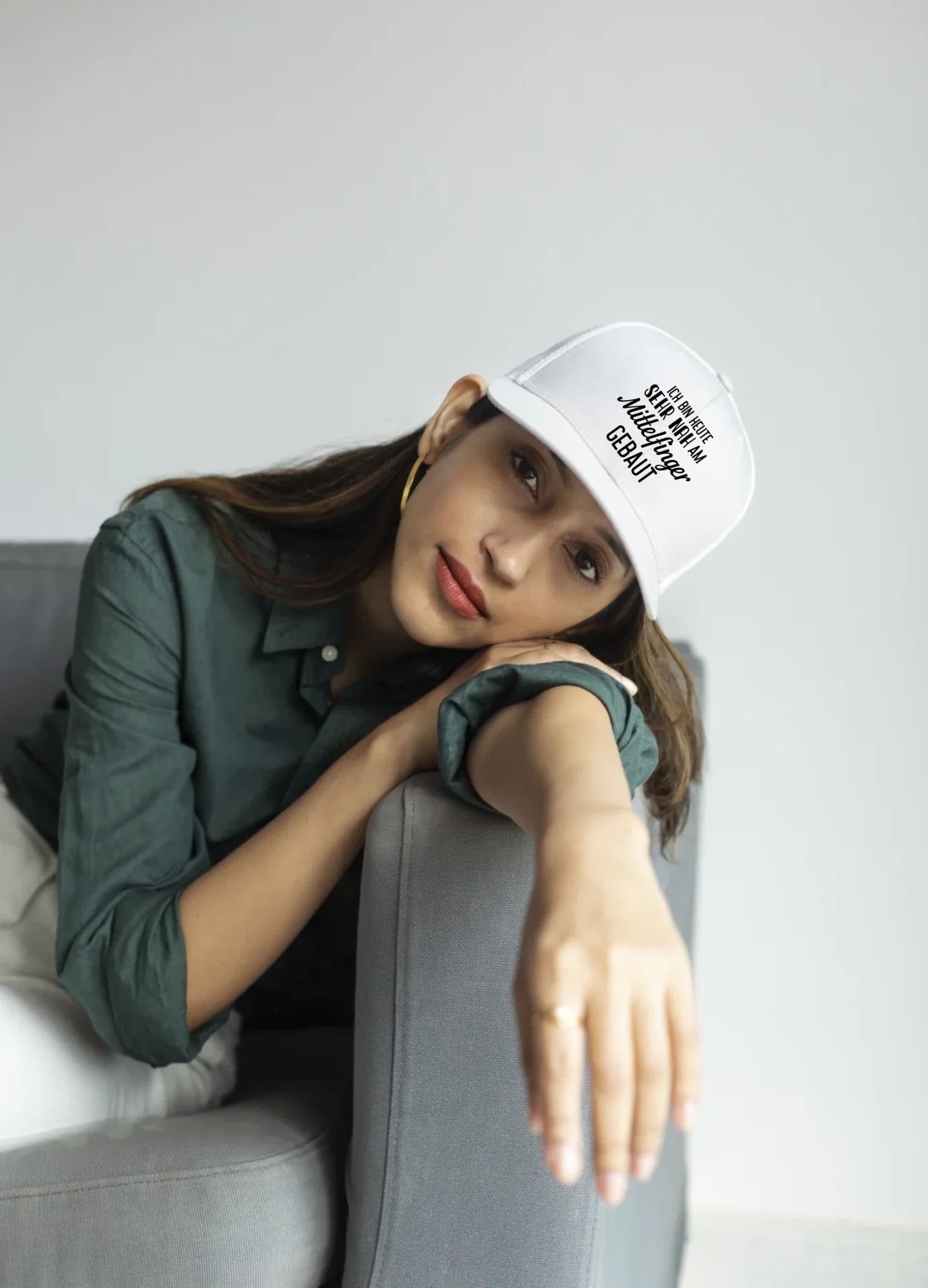 smiley-woman-posing-with-trucker-hat-medium-shot