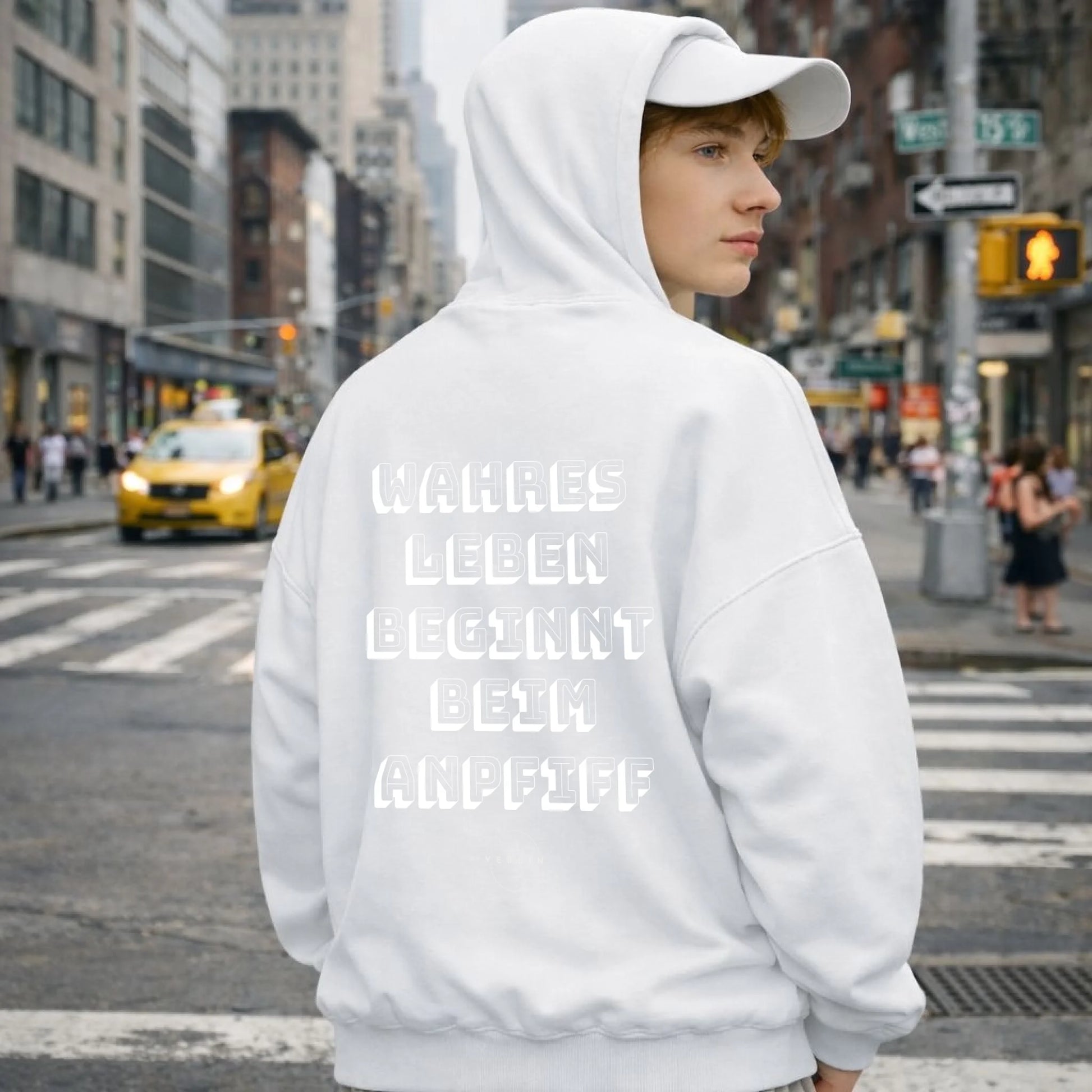 FamilySurprise-Hoodie-unisex-weiss