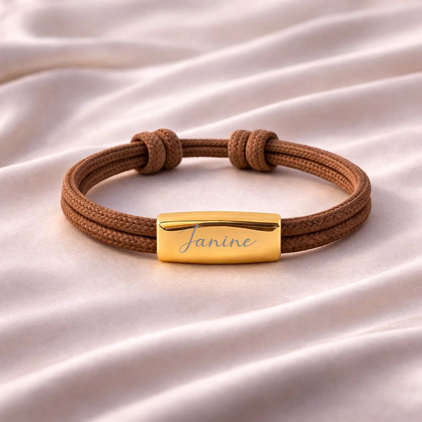 Personalisierbares Armband mit Namen aus Segeltau mit Gravur, weitere Produktansicht