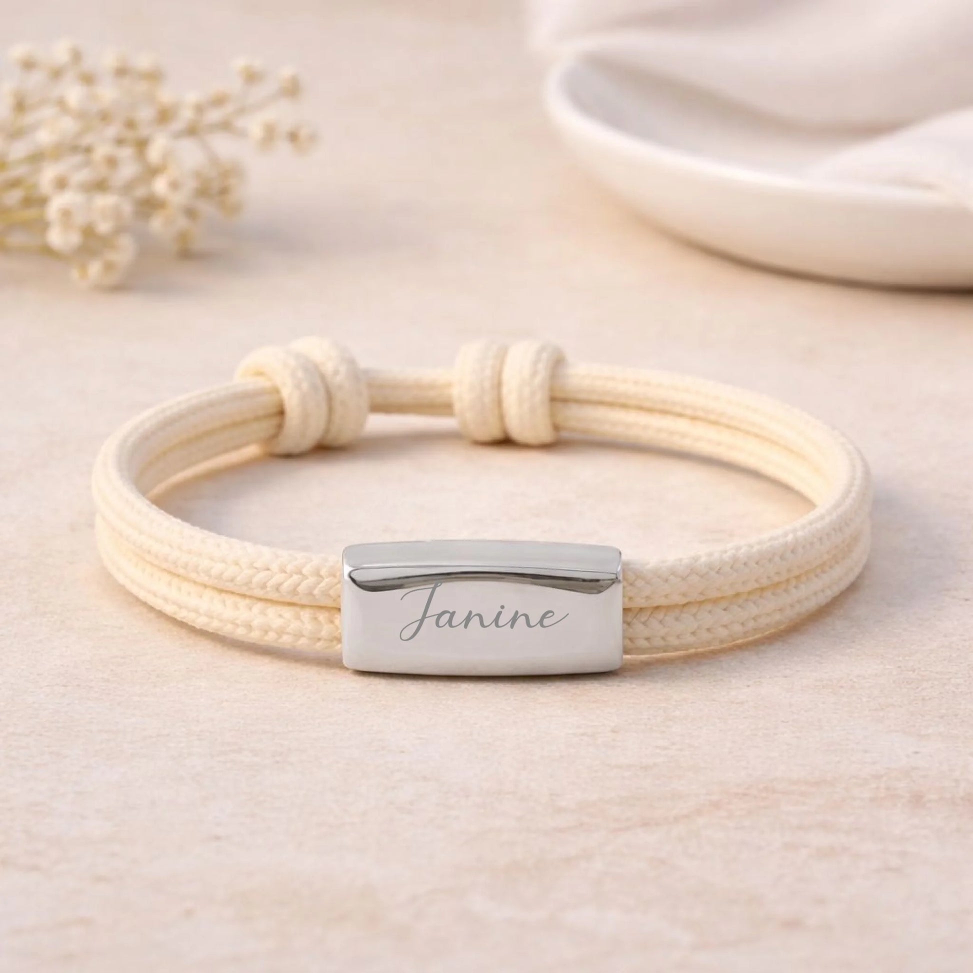 Personalisierbares Armband mit Namen aus Segeltau mit Gravur, weitere Produktansicht