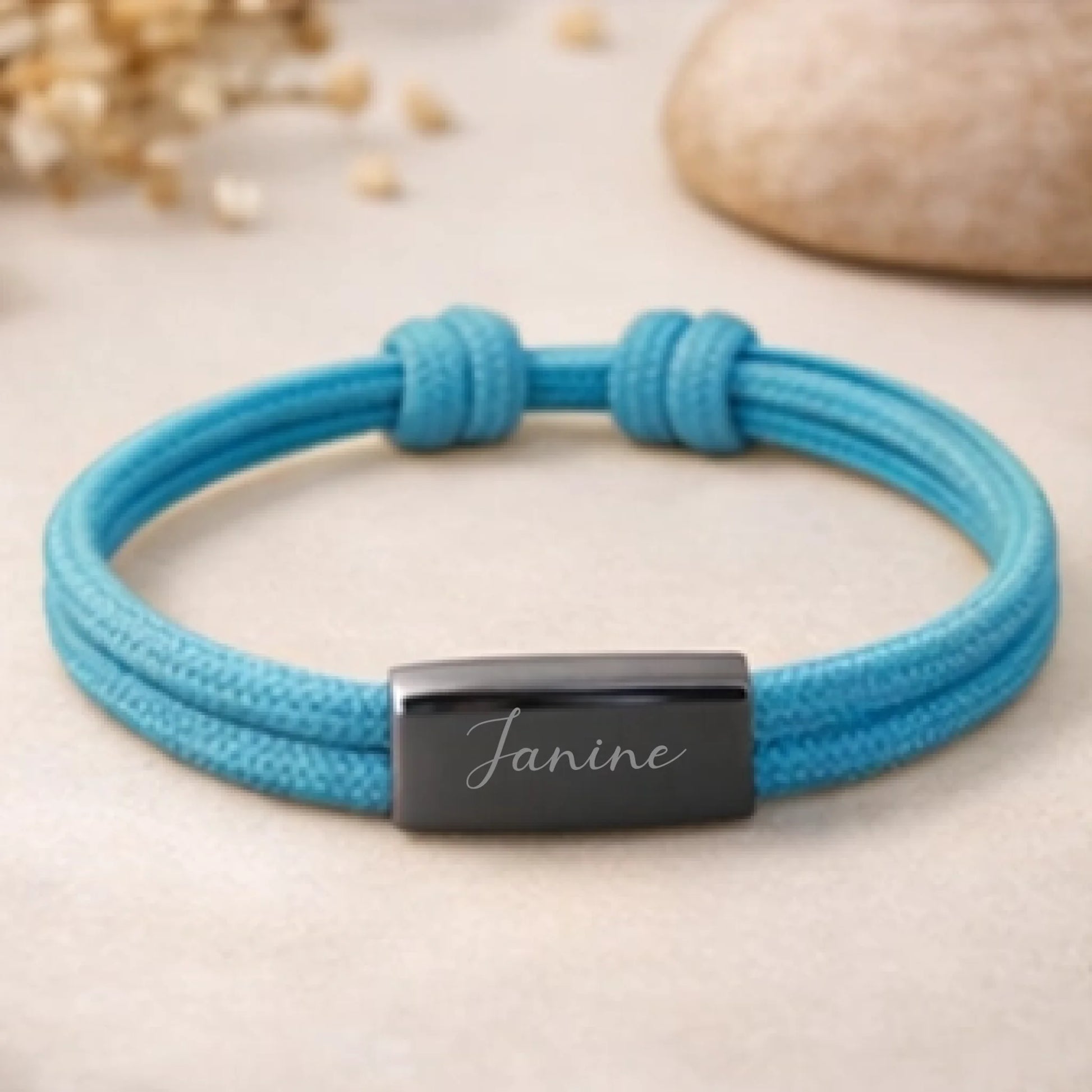 Personalisierbares Armband mit Namen aus Segeltau mit Gravur, zusätzliche Produktansicht