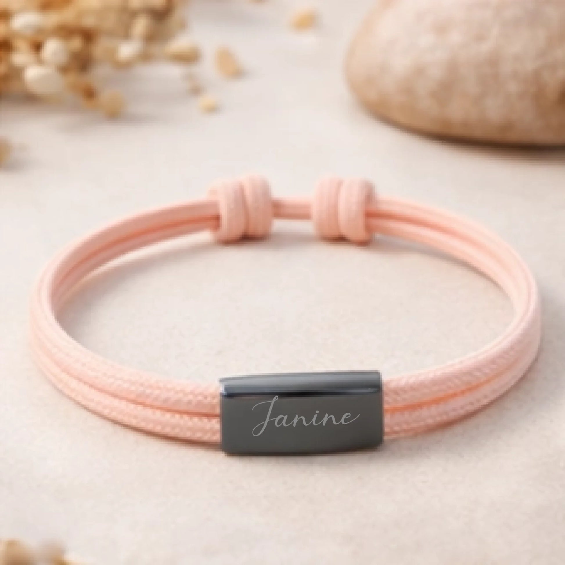 Personalisierbares Armband mit Namen aus Segeltau mit Gravur, alternative Produktansicht