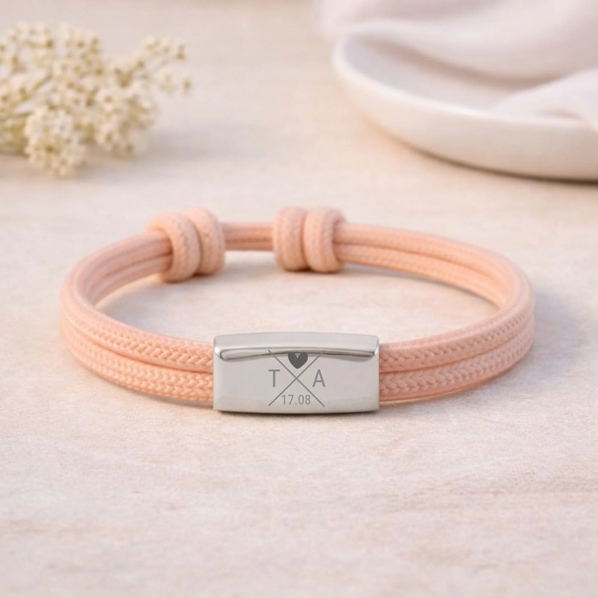 Personalisierbares Armband mit Initialen und Datum aus Segeltau