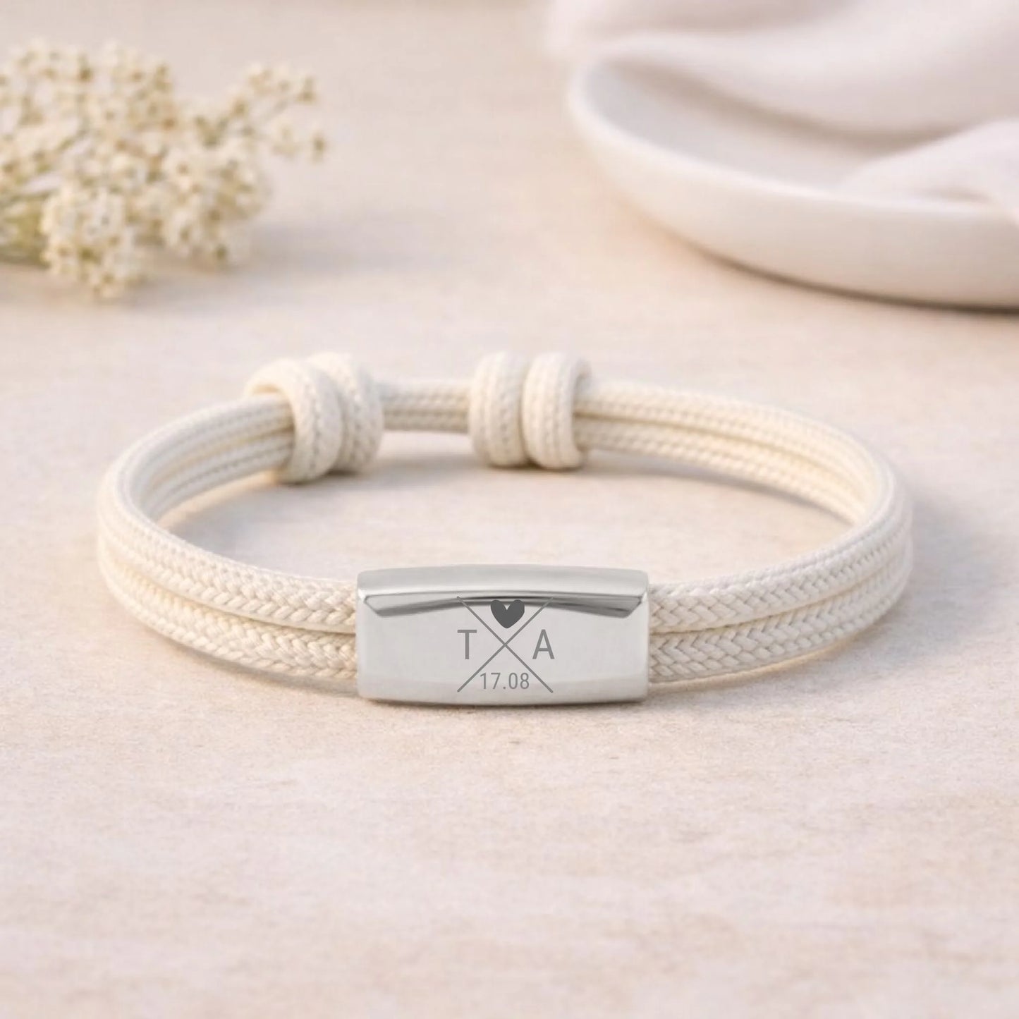 Personalisierbares Armband mit Initialen und Datum aus Segeltau, weitere Produktansicht