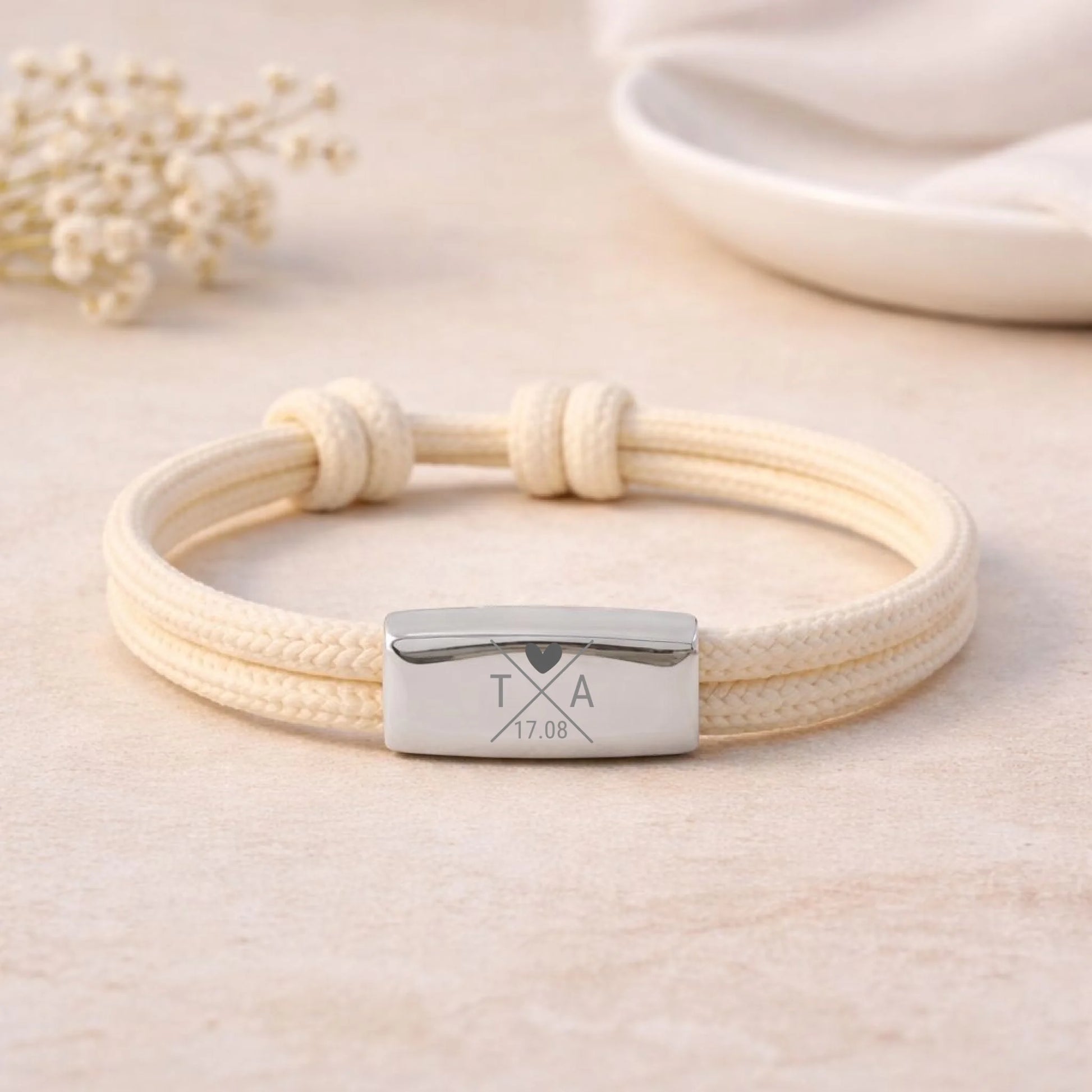 Personalisierbares Armband mit Initialen und Datum aus Segeltau, Ansicht des Produkts