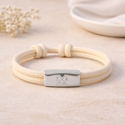 Personalisierbares Armband mit Initialen und Datum aus Segeltau, Ansicht des Produkts