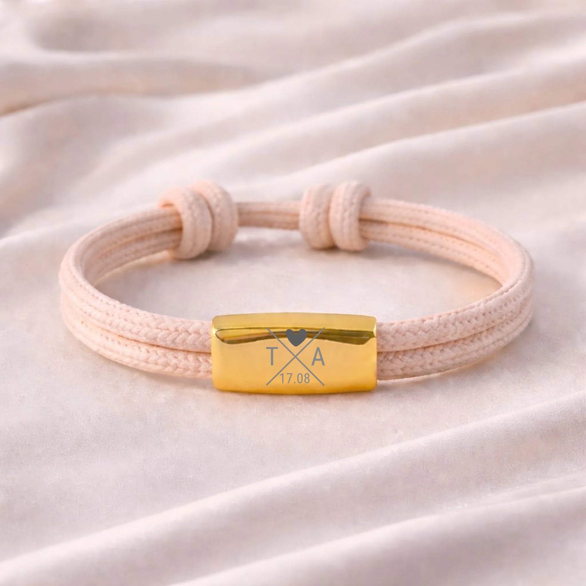 Personalisierbares Armband mit Initialen und Datum aus Segeltau, weitere Produktansicht