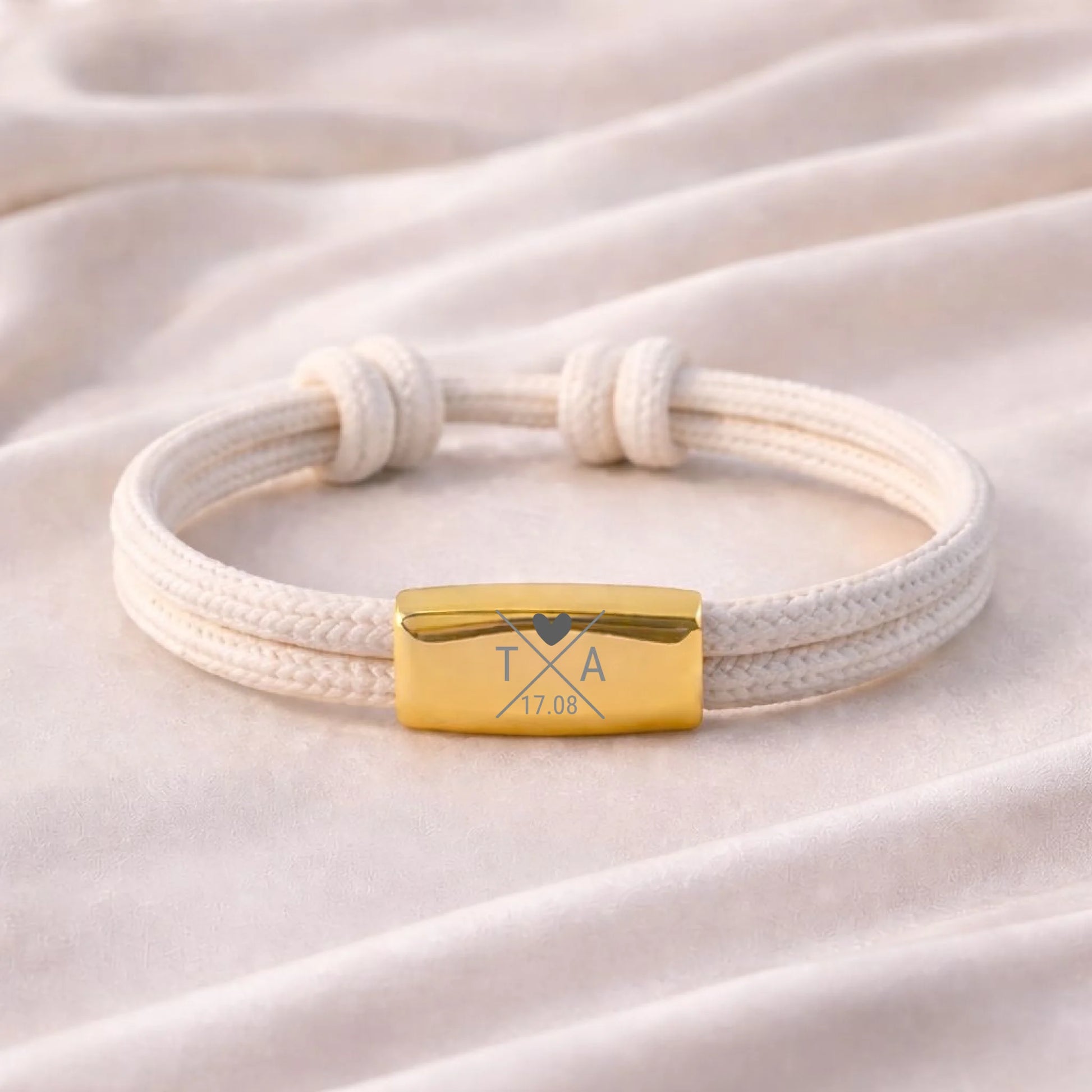 Personalisierbares Armband mit Initialen und Datum aus Segeltau, weitere Produktansicht