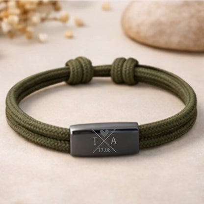 Personalisierbares Armband mit Initialen und Datum aus Segeltau, zusätzliche Produktansicht