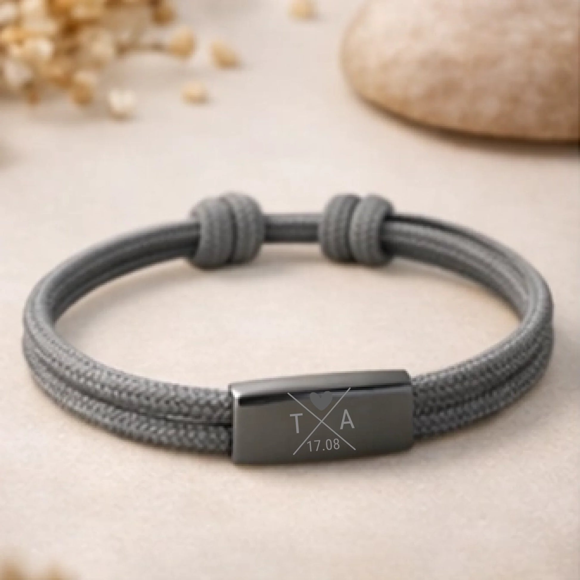 Personalisierbares Armband mit Initialen und Datum aus Segeltau, Ansicht des Produkts