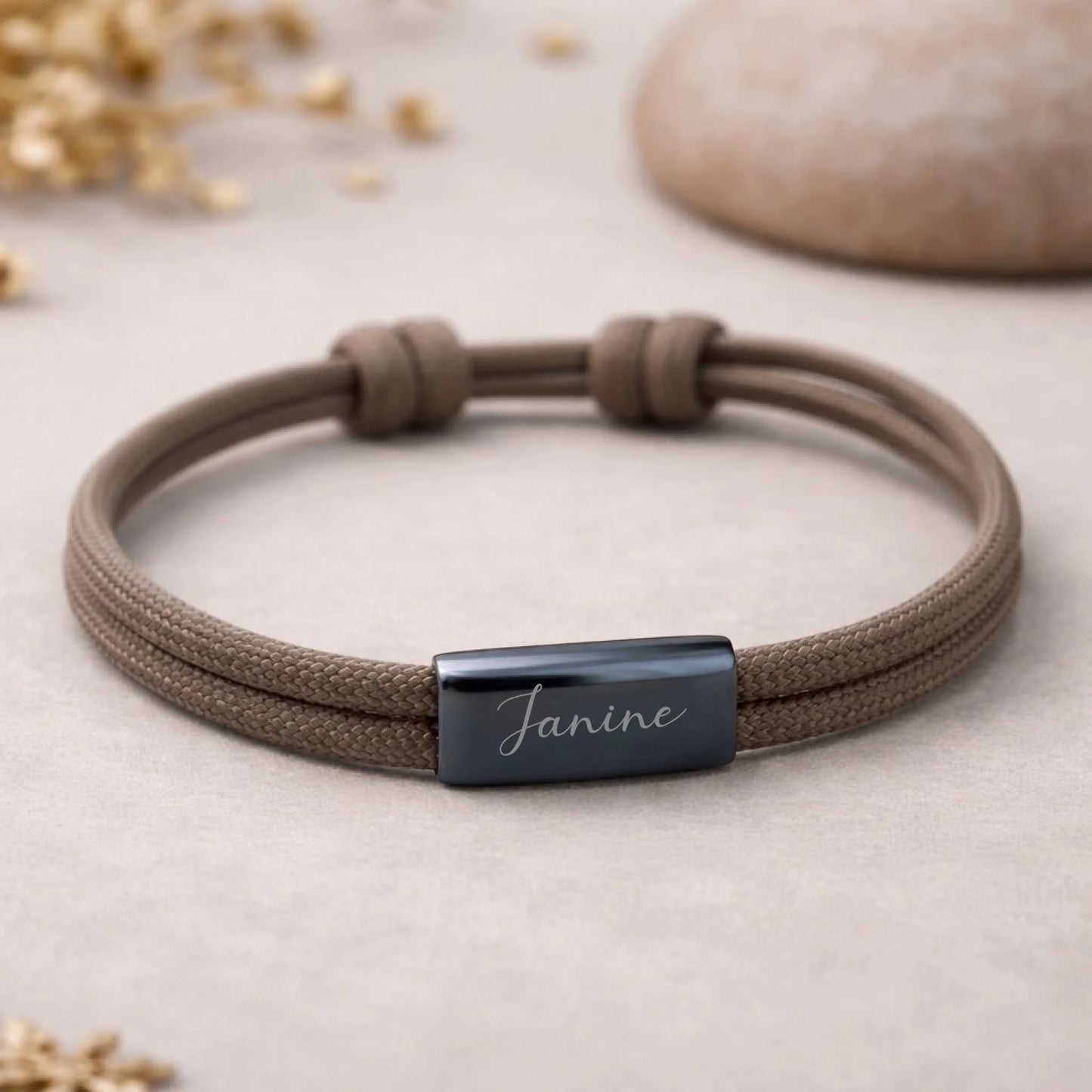 Personalisierbares Armband mit Namen aus Segeltau mit Gravur, weitere Produktansicht