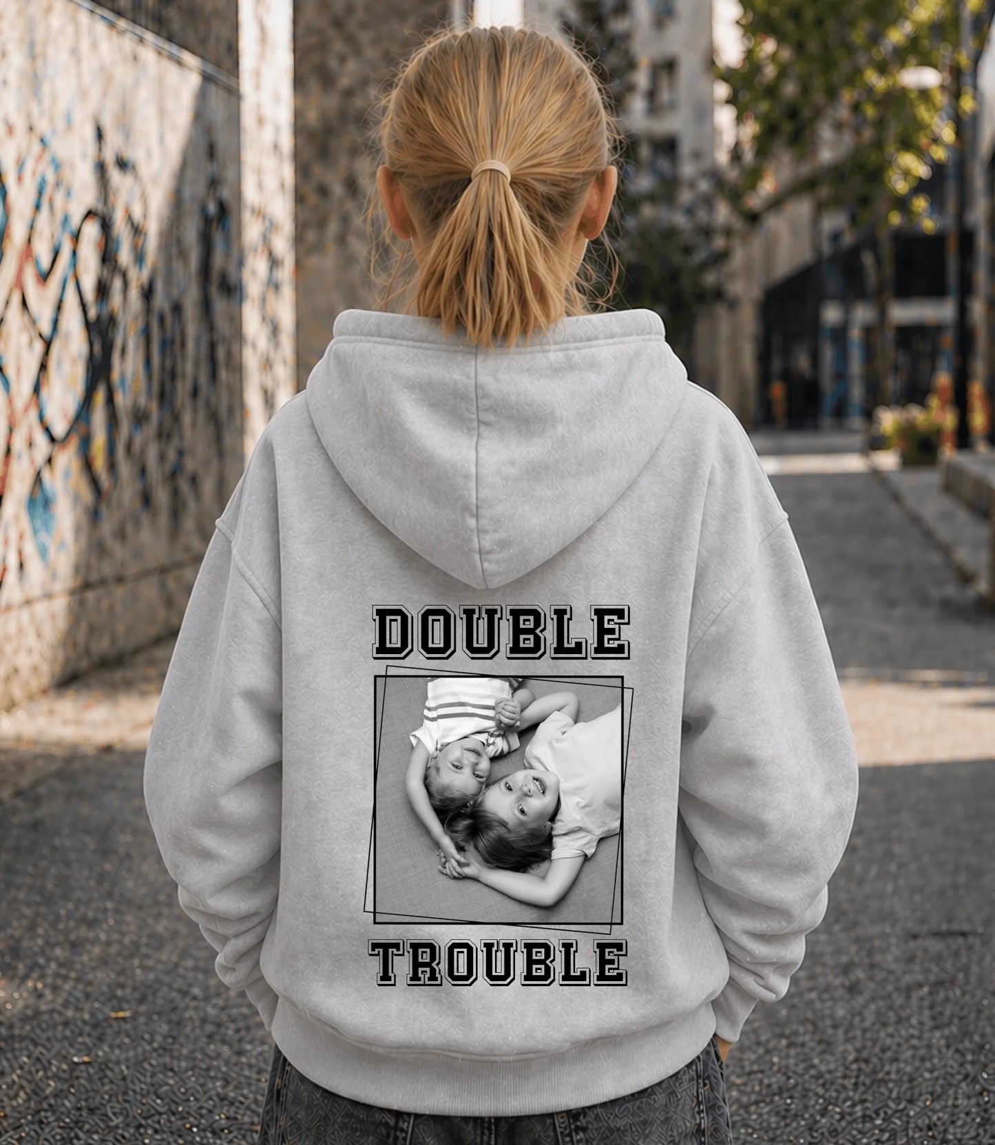 FamilySurprise-Kinderhoodie- mädchen-hinten-grau