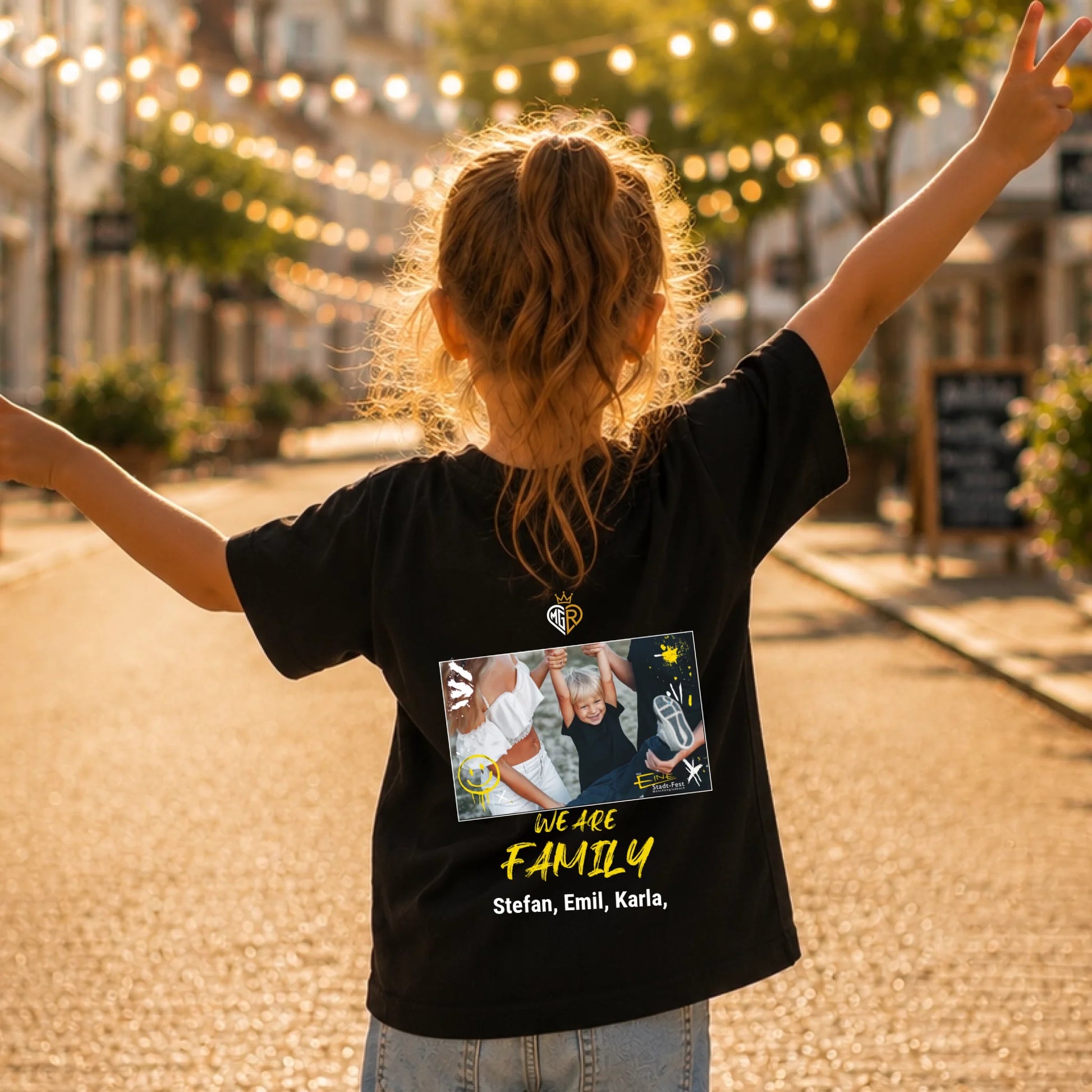 FamilySurprise-Eine-Stadt-Fest-Kindershirt-schwarz