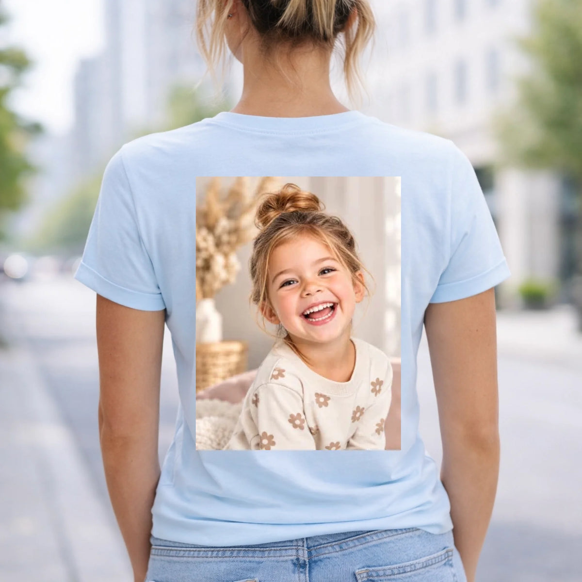 FamilySurprise-standard-shirt-frau-hellblau