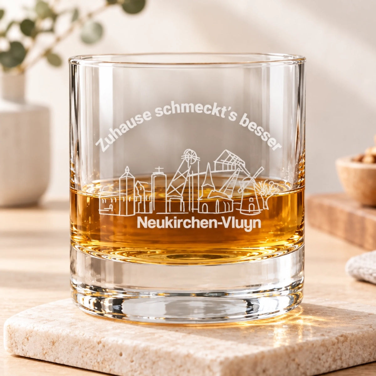 Graviertes Whiskeyglas mit Skyline