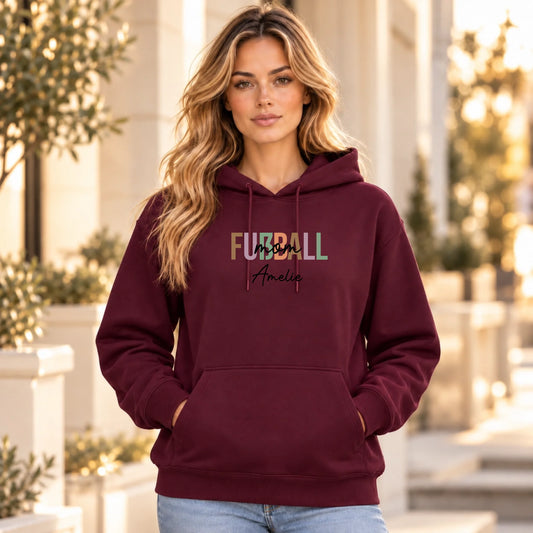 FamilySurprise-Hoodie_03_Bordeaux_Frau_vorne
