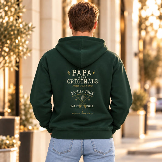 FamilySurprise-Hoodie_02_Dunkelgruen_Mann_hinten