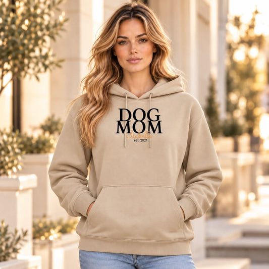 FamilySurprise-Hoodie_05_Beige_Frau_vorne