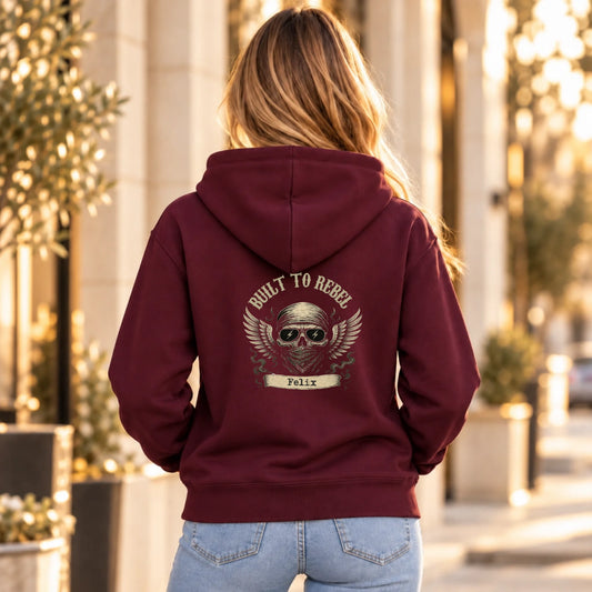FamilySurprise-Hoodie_03_Bordeaux_Frau_hinten