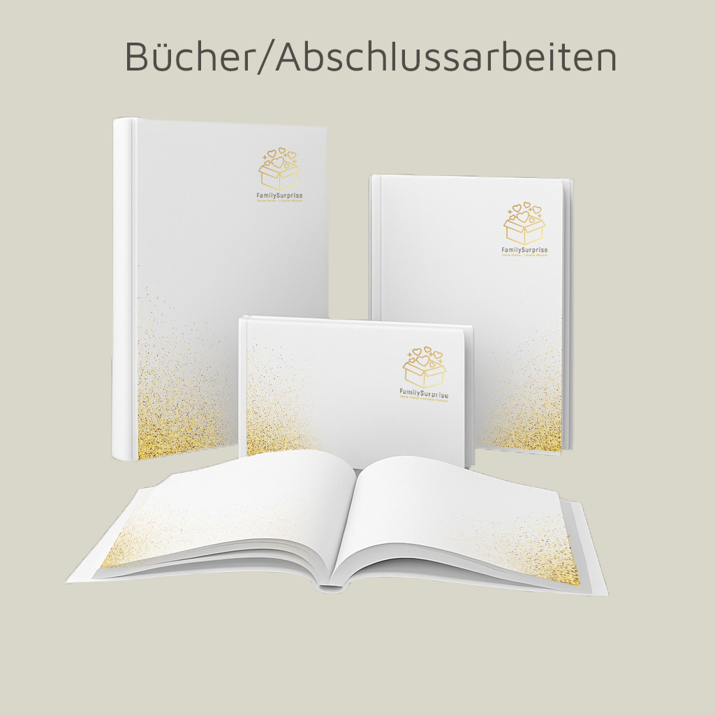 Mehrere gebundene Bücher und eine aufgeschlagene Abschlussarbeit mit „FamilySurprise“-Logo und goldfarbenem Verlauf.