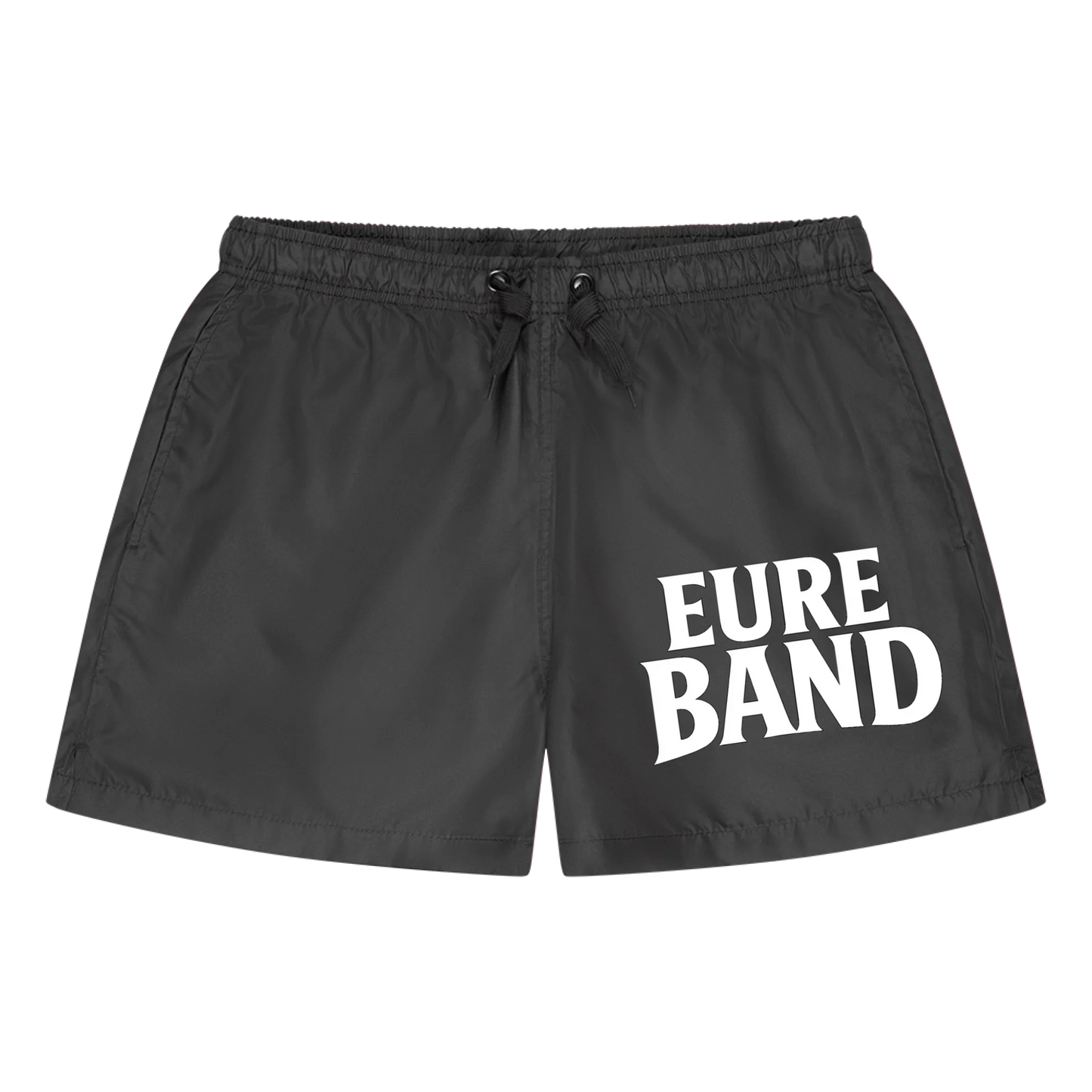 Schwarze Badeshorts mit elastischem Bund und Kordelzug. Auf dem Bein steht der weiße Schriftzug ‚Eure Band‘. Der Aufdruck kann individuell mit dem eigenen Bandnamen gestaltet werden