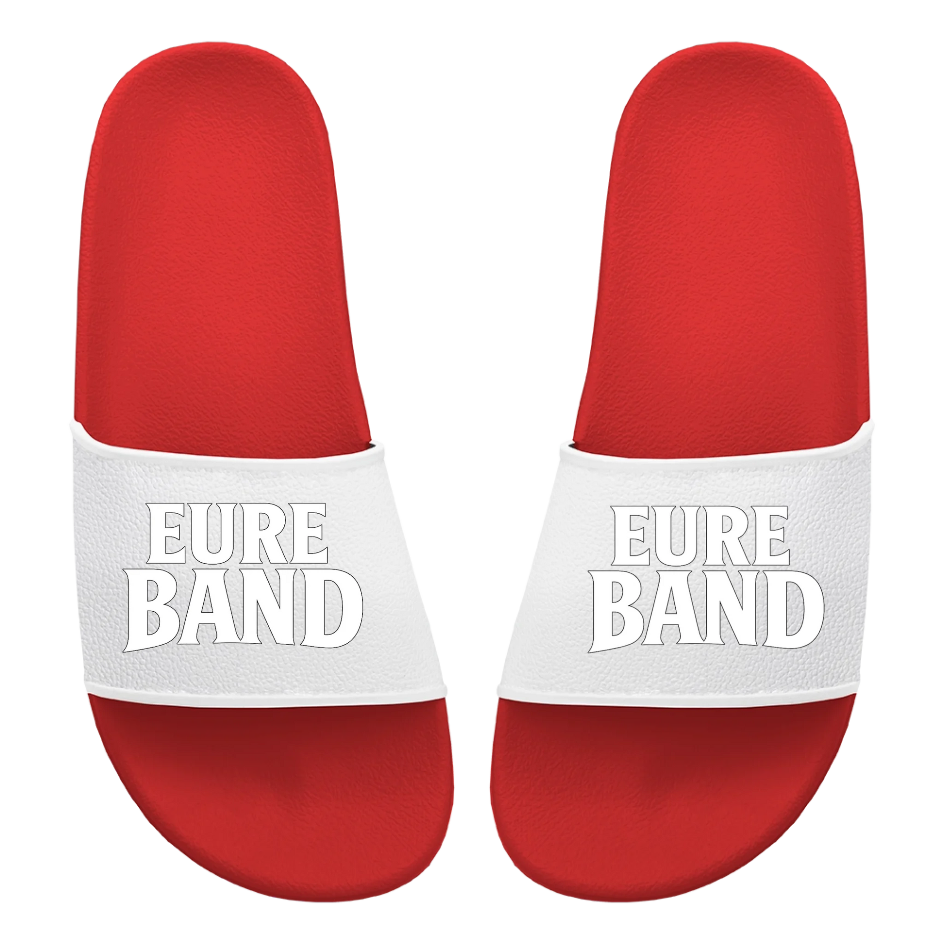 Rote Badelatschen mit breitem Riemen. Auf beiden Riemen ist in weißen Buchstaben der Schriftzug ‚Eure Band‘ aufgedruckt. Der Text kann individuell mit dem eigenen Bandnamen gestaltet werden.