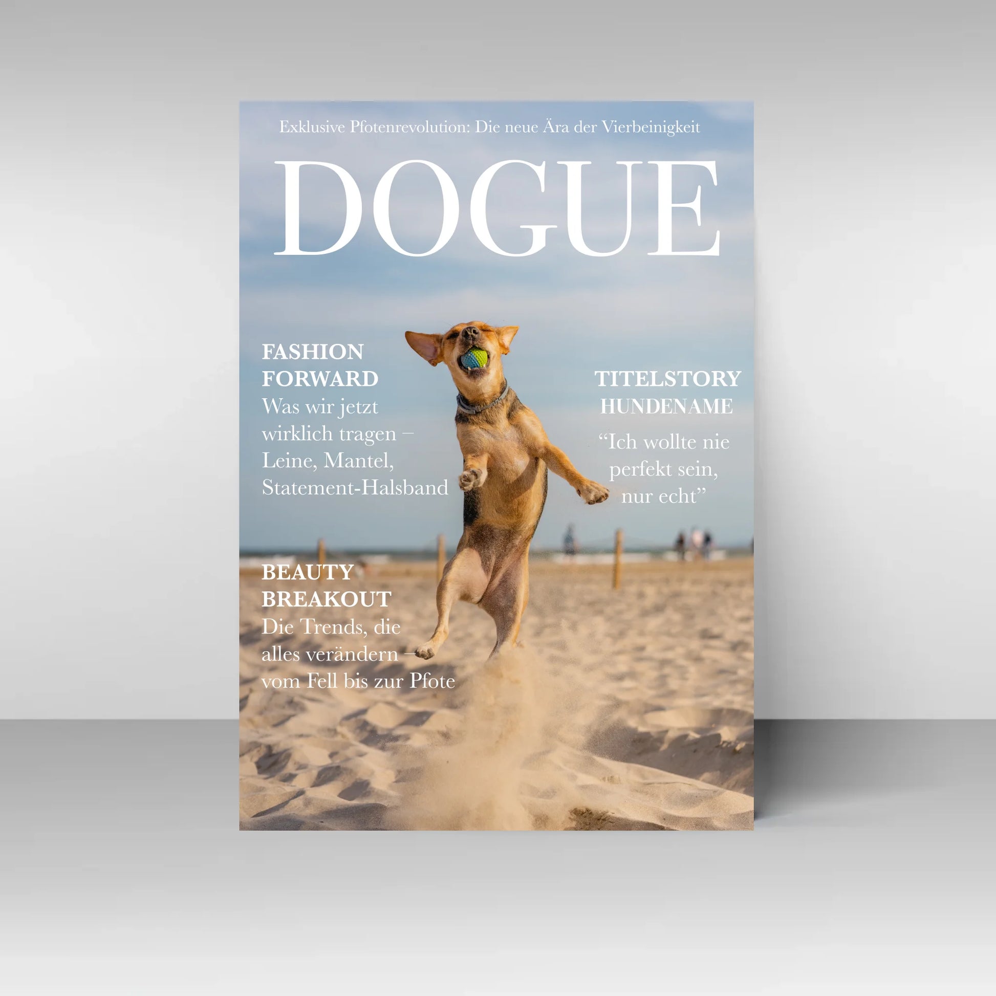 Magazin-Cover ‚DOGUE‘ mit personalisierbarem Hundefoto und Namen. Oben Slogan zur Pfotenrevolution. Links Rubriken zu Mode (Leine, Mantel, Statement-Halsband) und Pflege-Trends. Rechts Titelstory: ‚[Name] – Ich wollte nie perfekt sein, nur echt