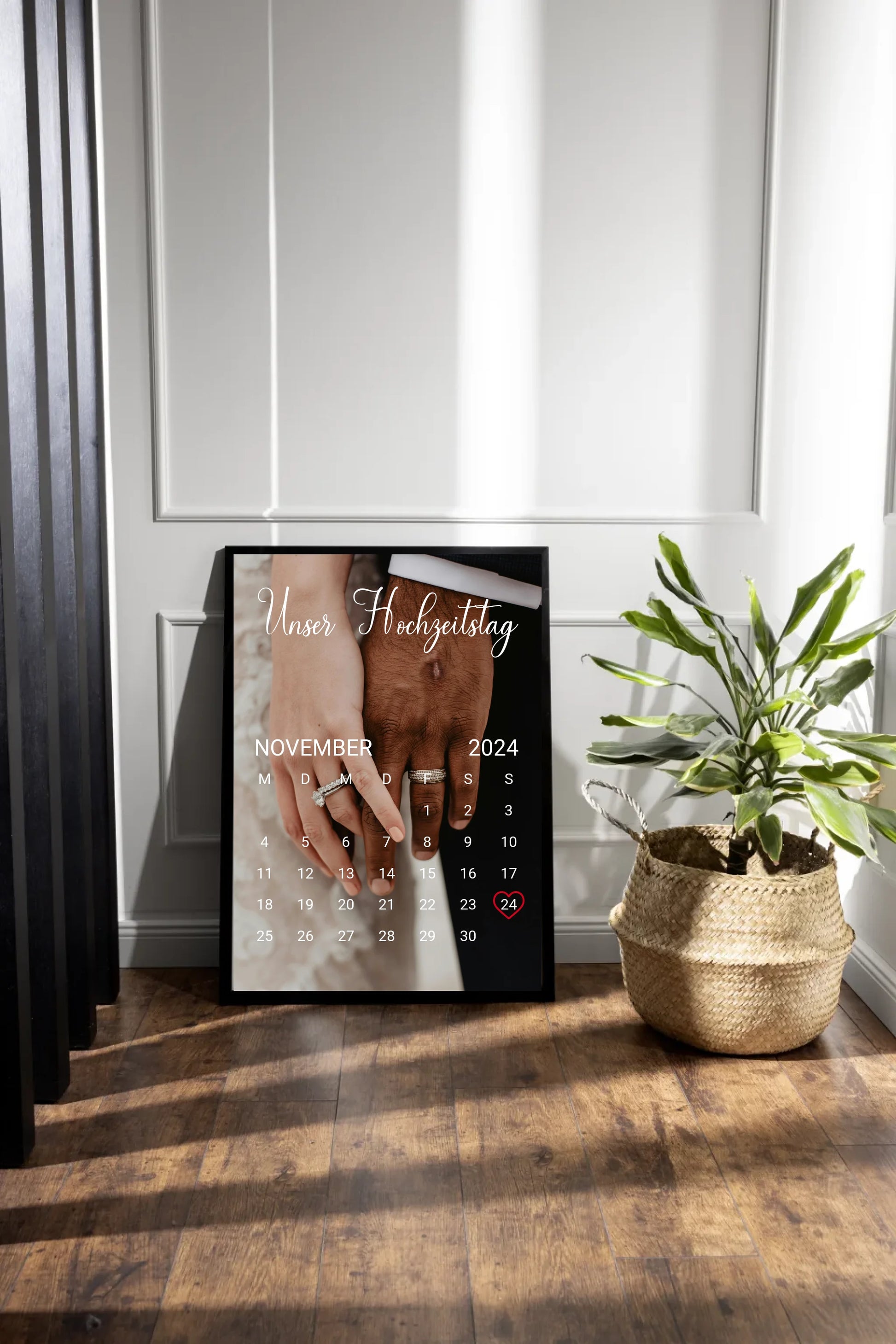 dark-photo-frame-plant-arrangement