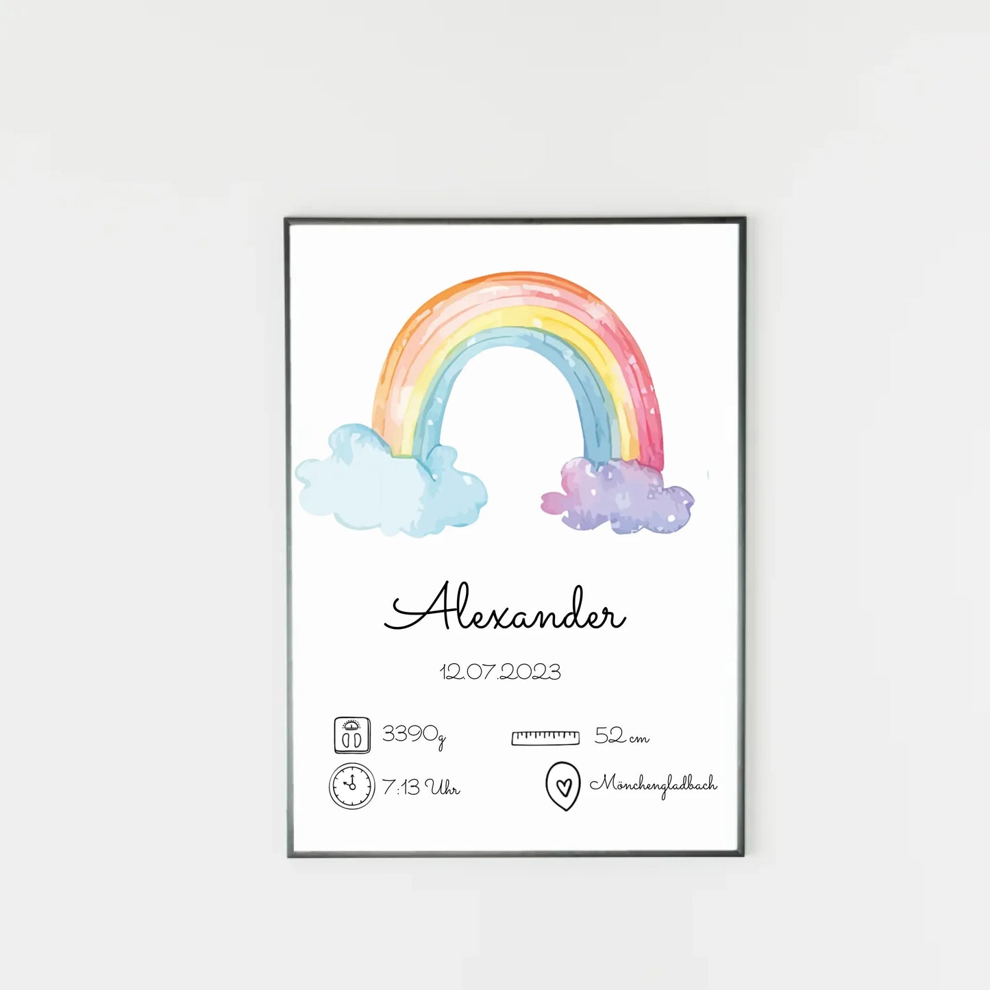 Poster mit personalisierbarem Design. Oben ein Aquarell-Regenbogen in sanften Farben. Darunter Platz für den Namen des Kindes, das Geburtsdatum sowie Angaben wie Gewicht, Größe, Uhrzeit und Geburtsort. Beispiel: Fabian, 12.07.2023, 3390 g, 52 cm, 7:13 Uhr, Mönchengladbach