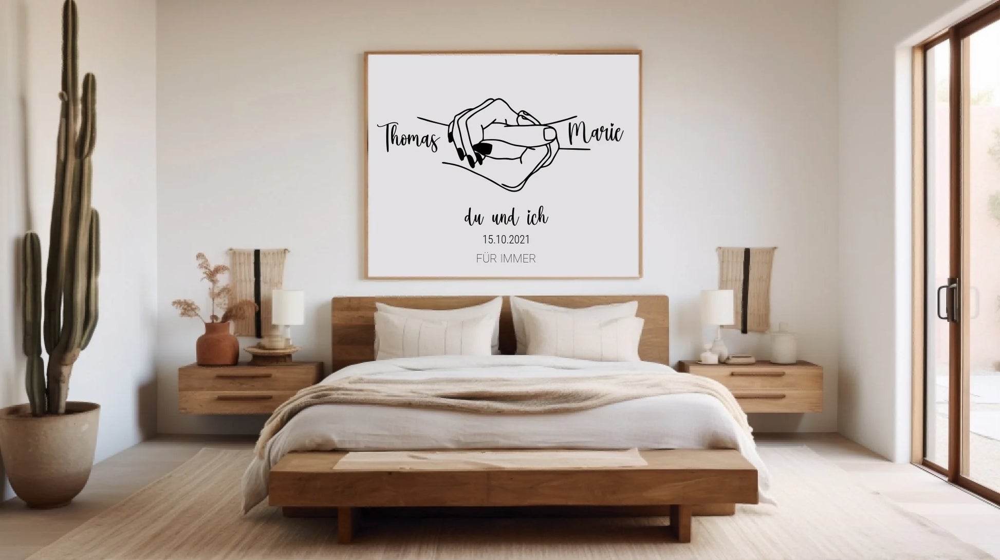 Poster mit minimalistischer Zeichnung von zwei Händen, die sich an den kleinen Fingern halten. Links und rechts stehen personalisierbare Namen, darunter der Text ‚du und ich‘ sowie ein personalisierbares Datum. Unten in Großbuchstaben der feste Schriftzug ‚FÜR IMMER‘.