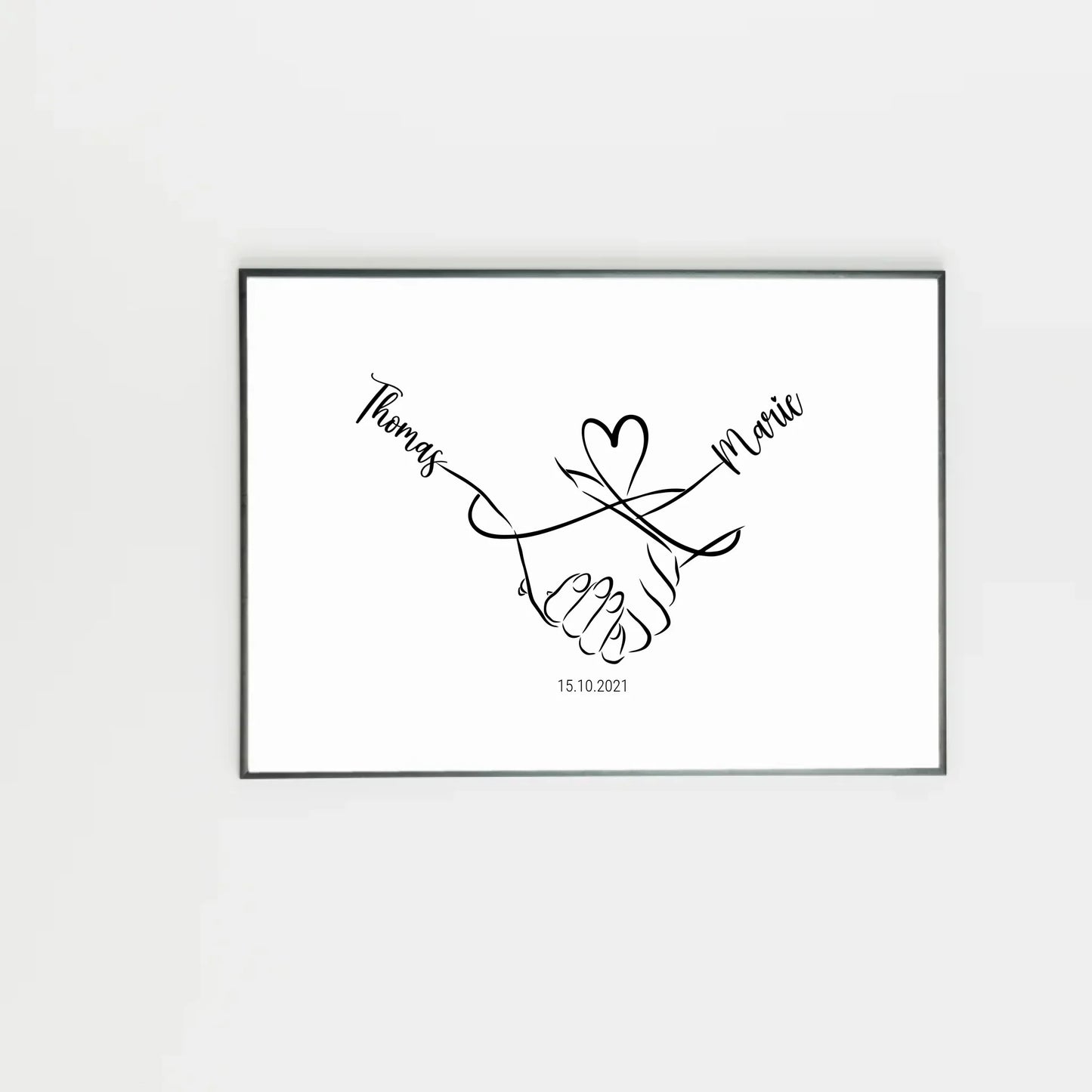 oster mit minimalistischer Zeichnung zweier Hände, die sich halten. Darüber eine geschwungene Linie in Herzform, links und rechts personalisierbare Namen. Unten Platz für ein Datum, hier als Beispiel 15.10.2021.