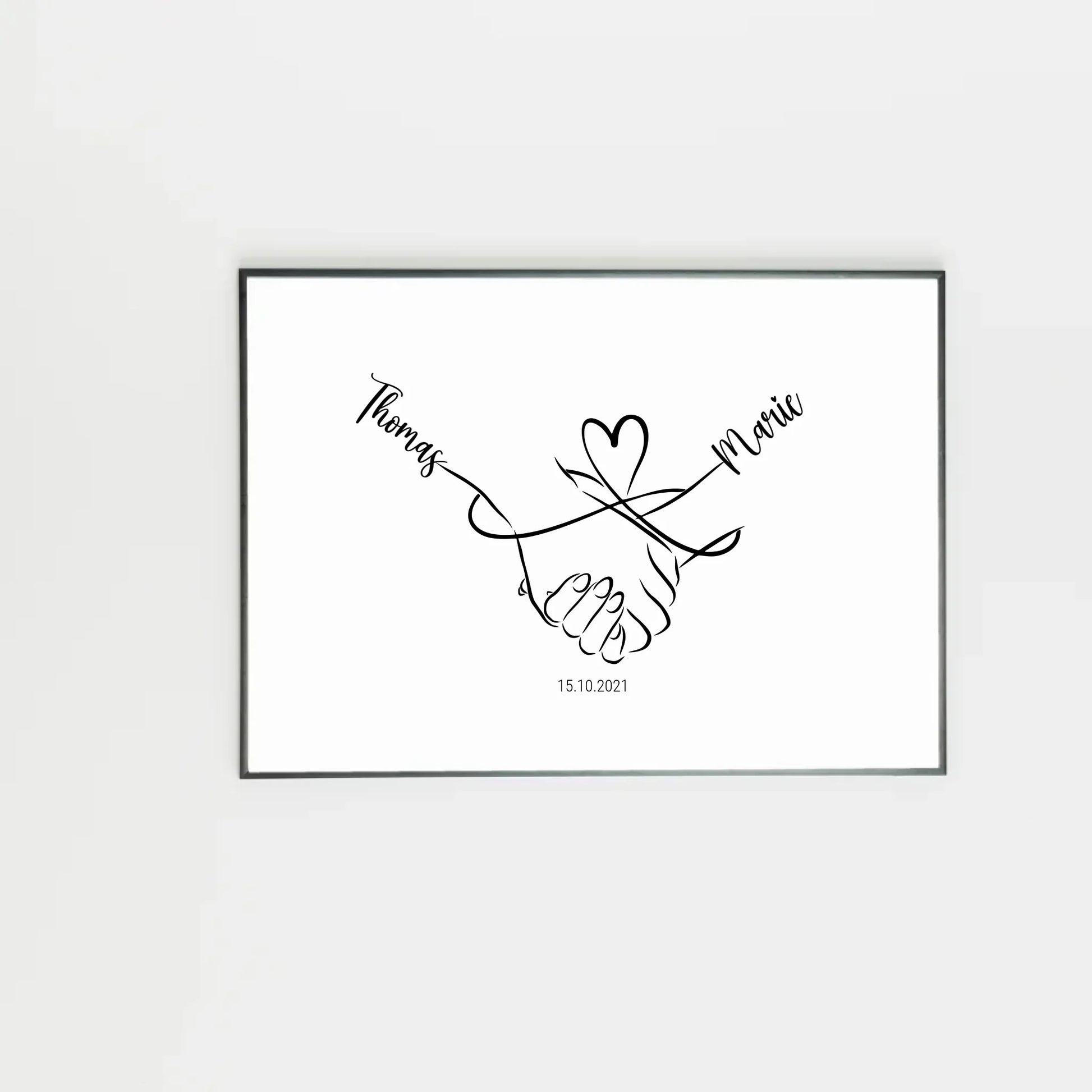 oster mit minimalistischer Zeichnung zweier Hände, die sich halten. Darüber eine geschwungene Linie in Herzform, links und rechts personalisierbare Namen. Unten Platz für ein Datum, hier als Beispiel 15.10.2021.