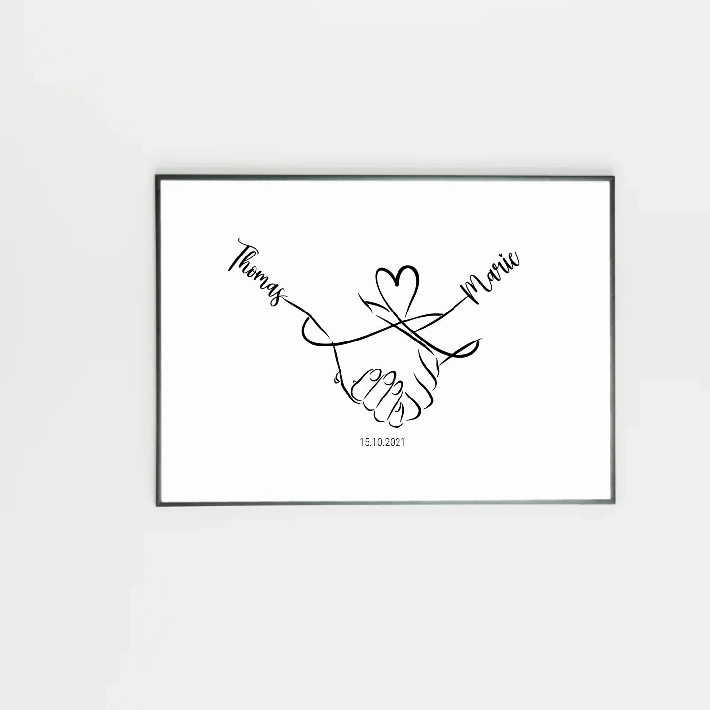 oster mit minimalistischer Zeichnung zweier Hände, die sich halten. Darüber eine geschwungene Linie in Herzform, links und rechts personalisierbare Namen. Unten Platz für ein Datum, hier als Beispiel 15.10.2021.
